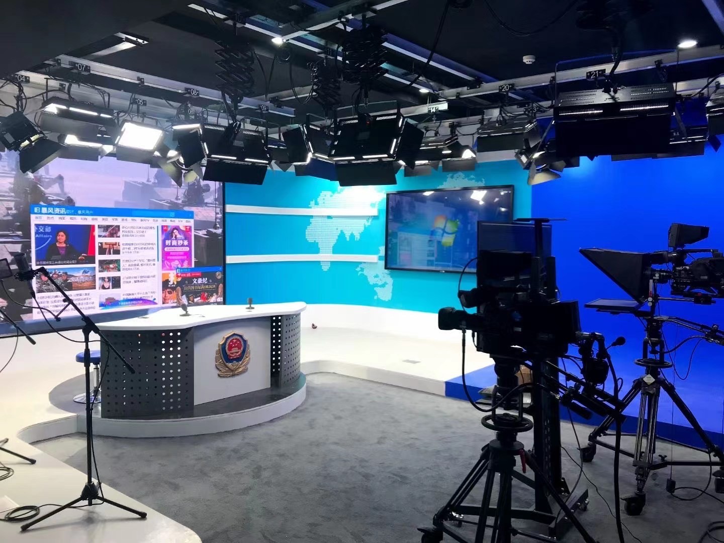 也更加坚定了我想当一名主持人的目标