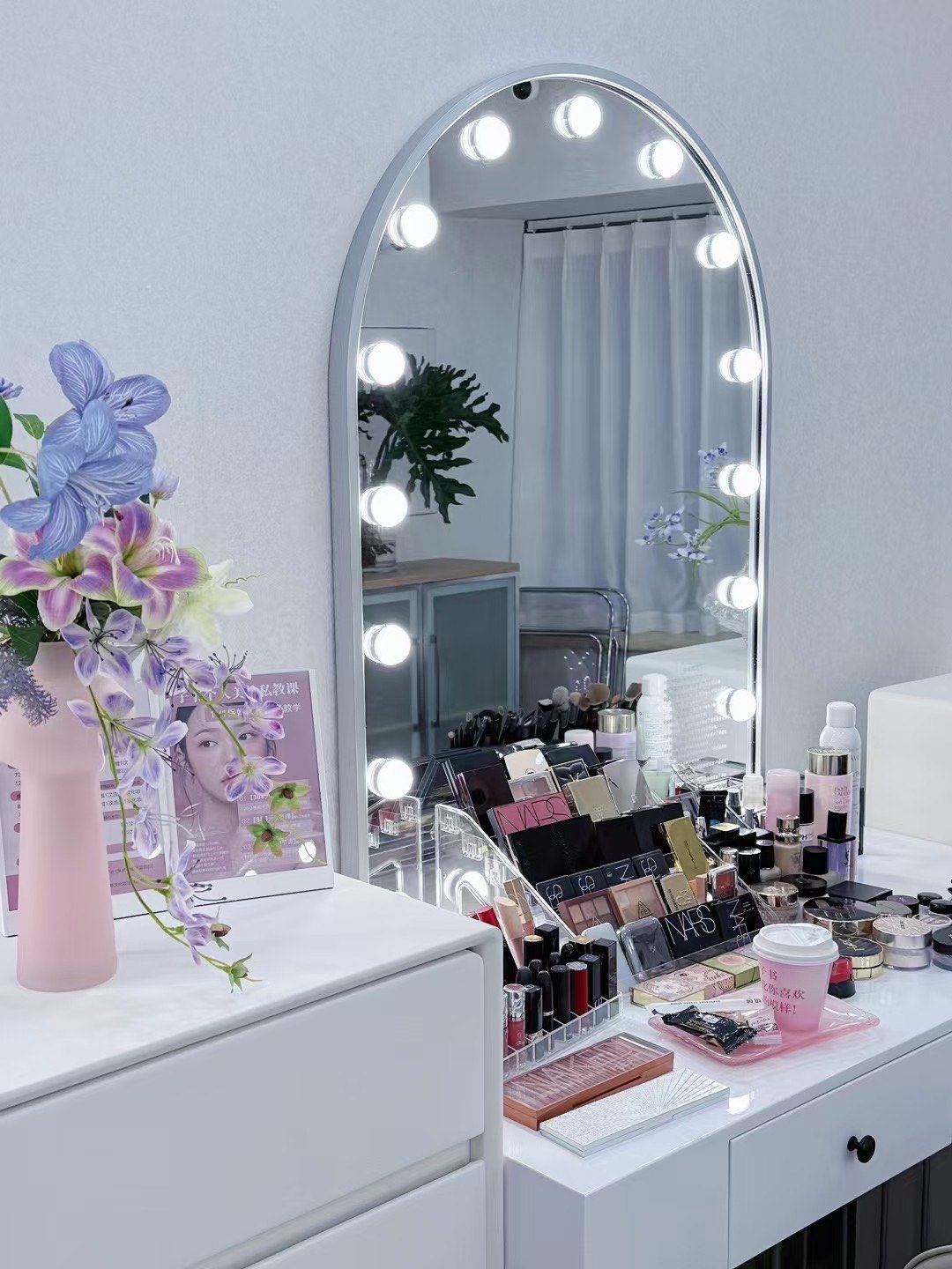 她没有谈论抽象的女性自信或拒绝容貌焦虑