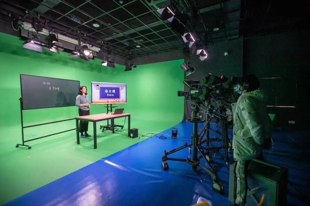 为奋力谱写“强富美高”新镇江现代化建设新篇章汇聚磅礴力量