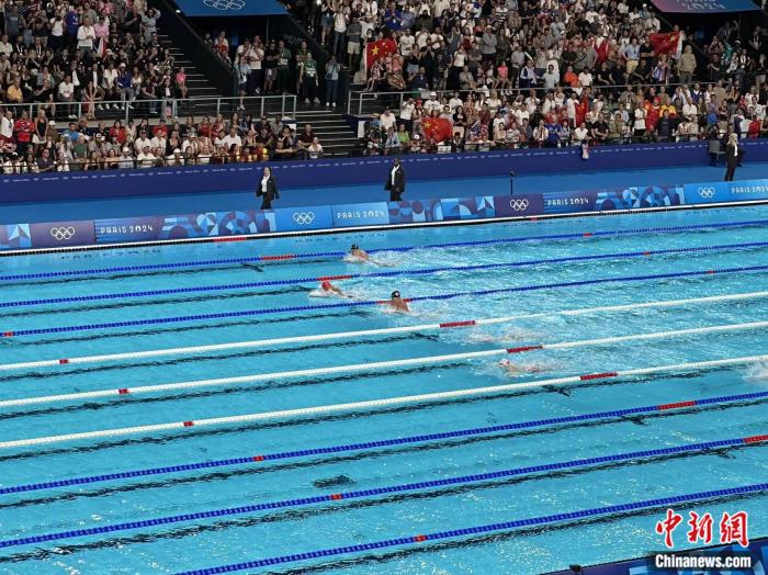 潘展乐游疯了：巴黎泳池最后一棒逆转夺冠瞬间