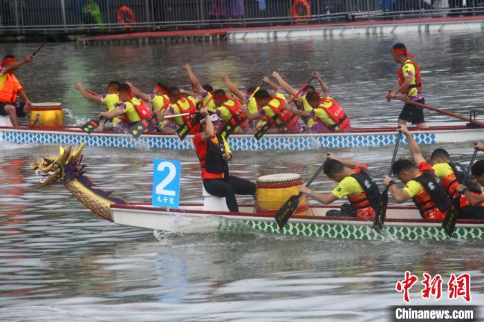 东盟龙舟赛激战桂林山水 24支队伍竞逐端午盛景