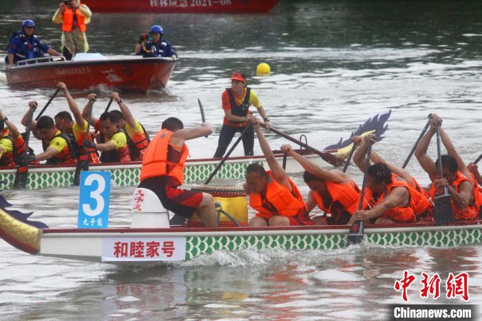 东盟龙舟赛激战桂林山水 24支队伍竞逐端午盛景