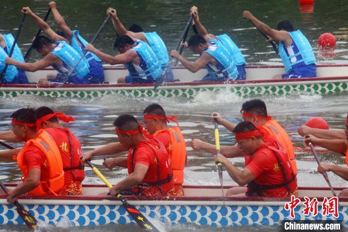东盟龙舟赛激战桂林山水 24支队伍竞逐端午盛景