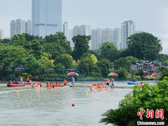 东盟龙舟赛激战桂林山水 24支队伍竞逐端午盛景