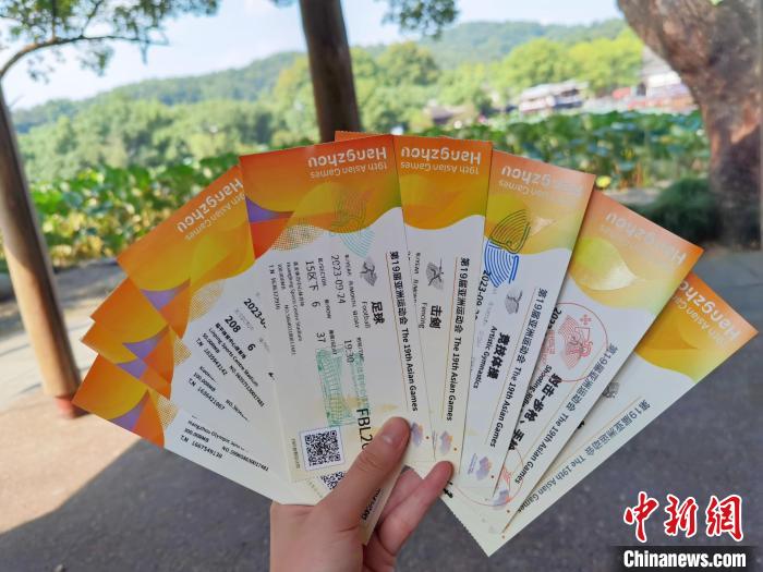 河南大学生亚运赛场偶遇韩体操选手引热议