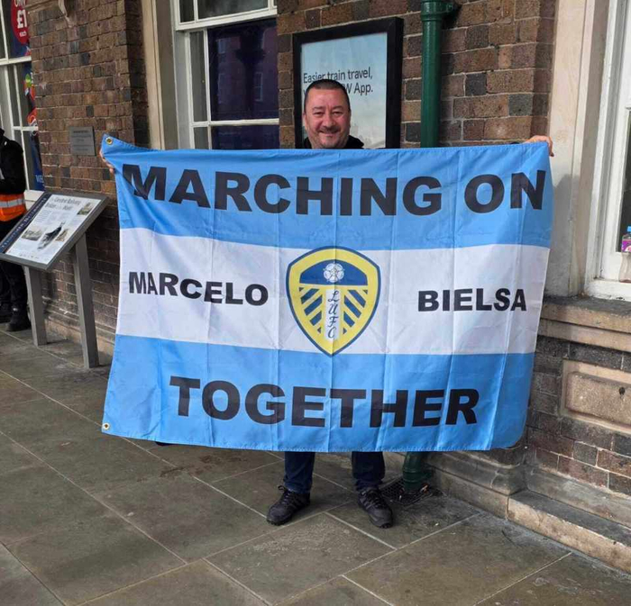 贝尔萨重返英国友谊赛 利兹联球迷深情告别