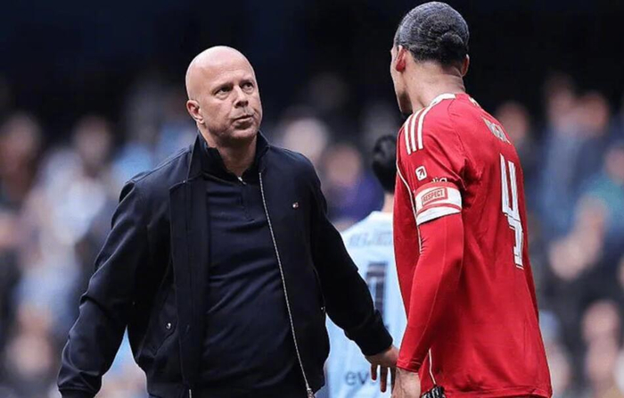 曼城4比0利物浦双线受挫，欧冠首战巴黎